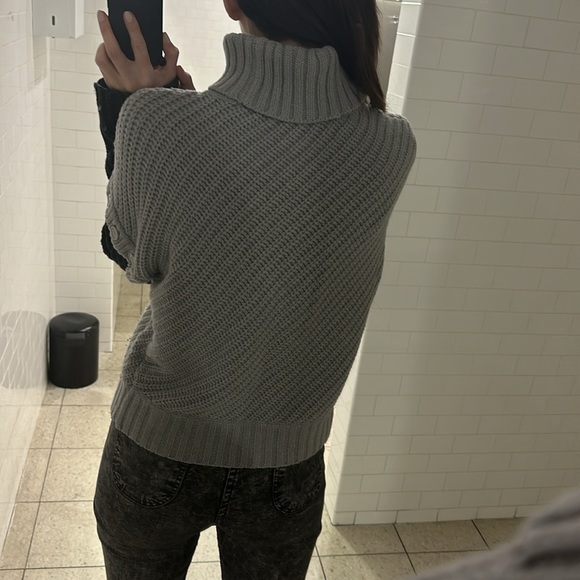 Equipment sweater size Small button details to be short sleeve sweater - Picture 3 of 7